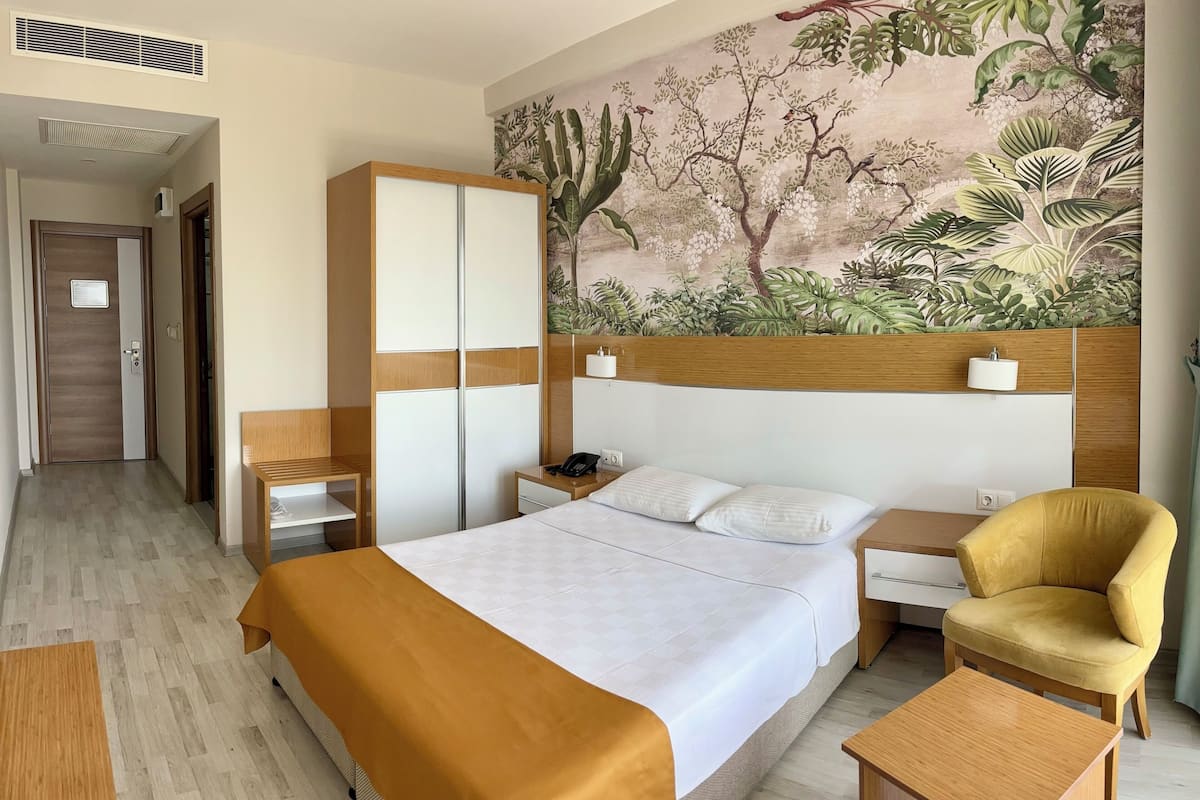 standard double room, sea view | minibar, in-room safe, desk, soundproofing