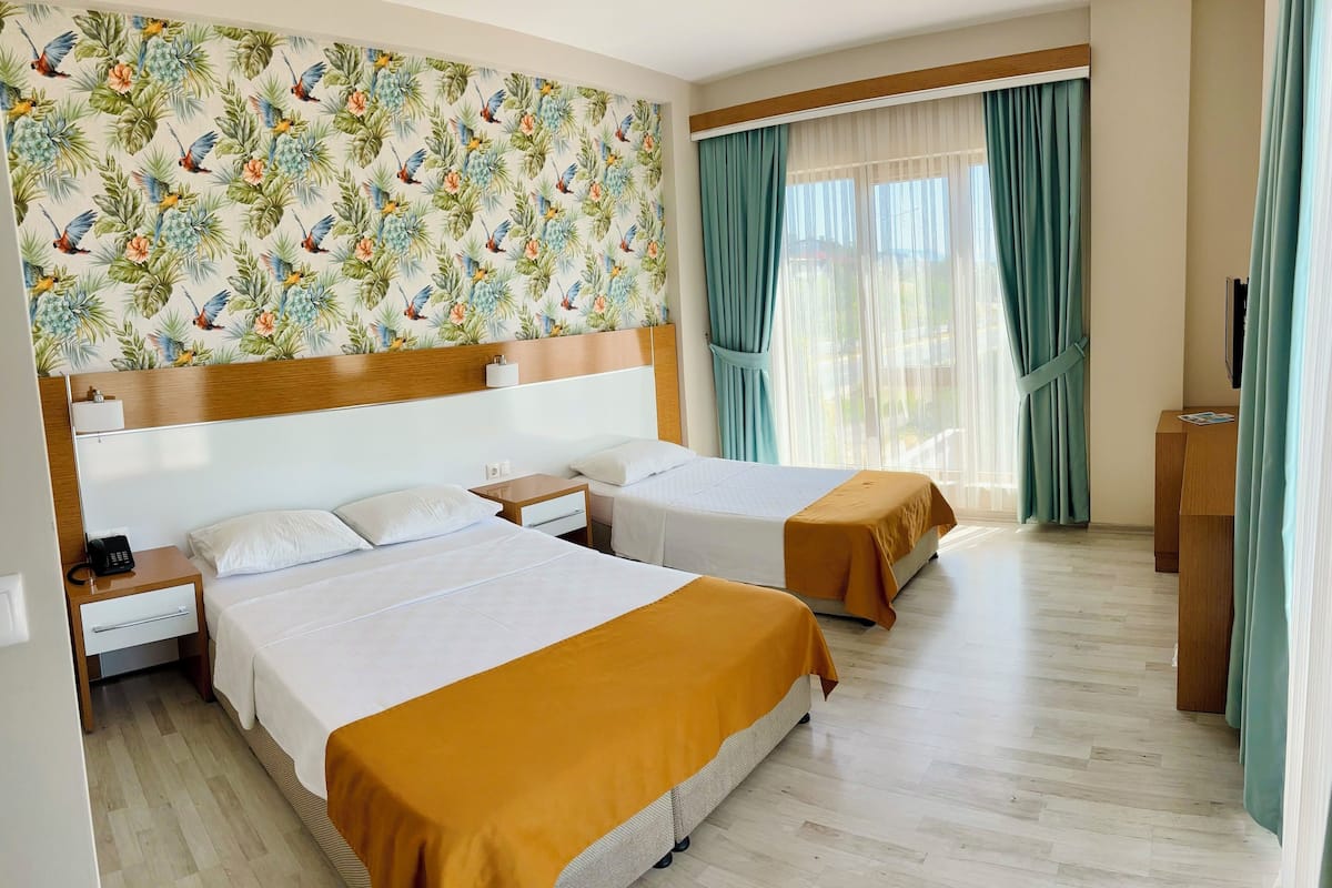 family room, sea view | minibar, in-room safe, desk, soundproofing