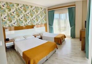 Family Room, Sea View | Minibar, in-room safe, desk, soundproofing - Hotel Santana Life (Edremit)