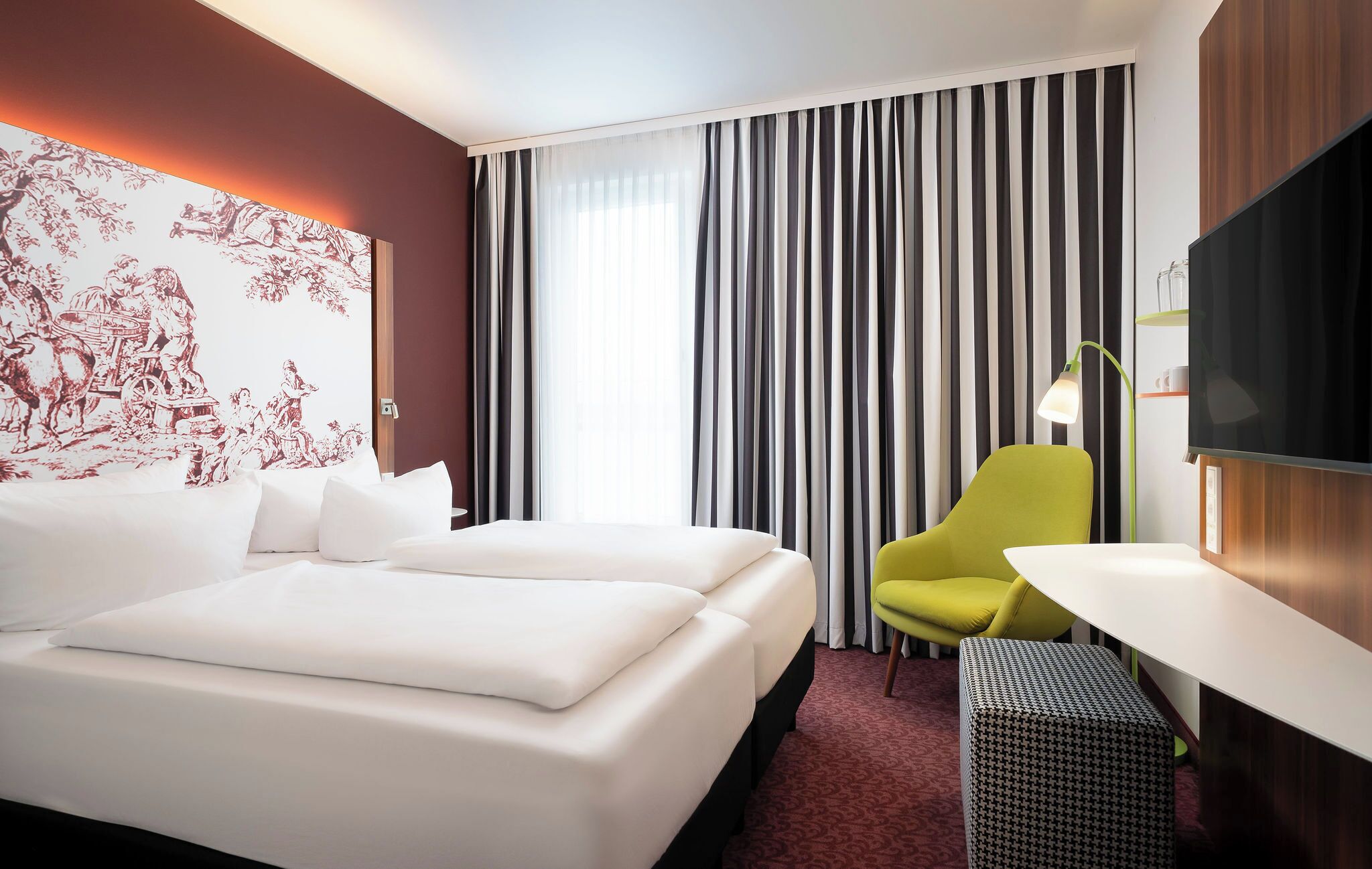 Deluxe Twin Doppelzimmer | 客房内保险箱、办公桌、隔音、熨斗/熨板