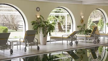 Indoor pool, sun loungers