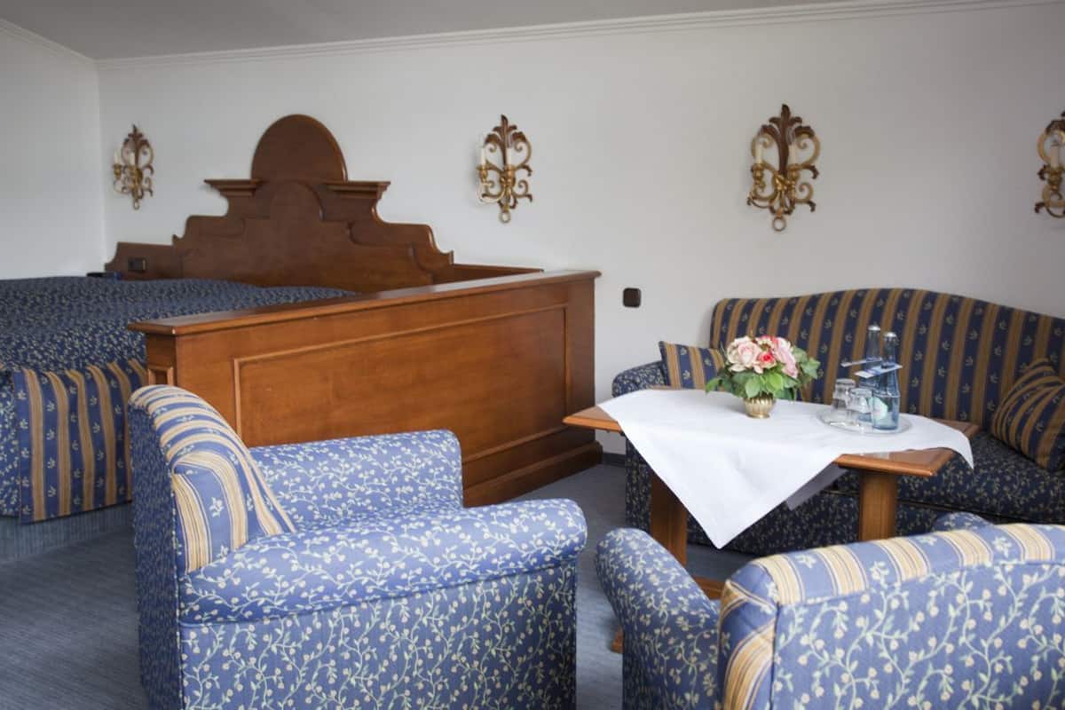 superior double room, non smoking | minibar, in-room safe, desk, free cots/infant beds