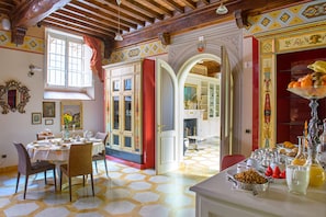 Free daily continental breakfast  - N°15 Santori Luxury Hotel (Lucca)