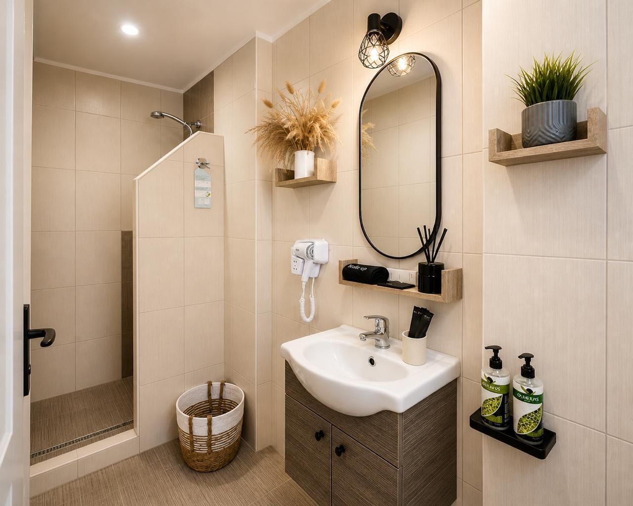 Honeymoon Bungalow | Bathroom | Shower, free toiletries, hair dryer, slippers