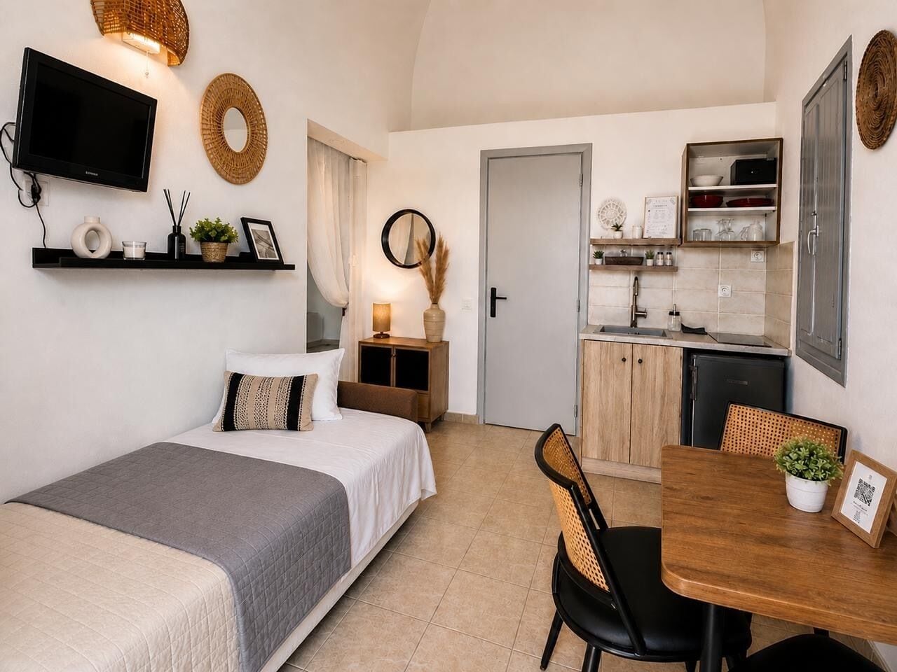 Royal Bungalow, 1 Bedroom | Caja fuerte, decoración individual, mobiliario individual y escritorio
