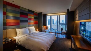 Deluxe Double Room, 1 King Bed, Park View | Premium bedding, down comforters, free minibar, in-room safe - H2O Hotel (Kaohsiung)