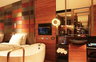 Separate bathtub and shower, deep-soaking bathtub