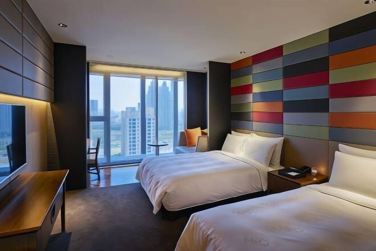 Premium bedding, down duvets, free minibar, in-room safe