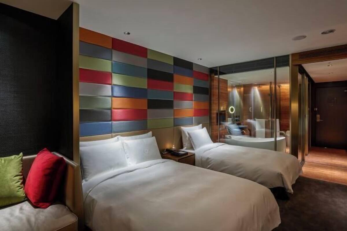 Premium bedding, down duvets, free minibar, in-room safe