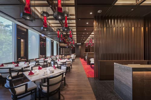 3 restaurants, breakfast, lunch, dinner served; Chinese cuisine
