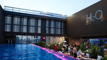 Rooftop pool