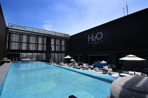 Rooftop pool