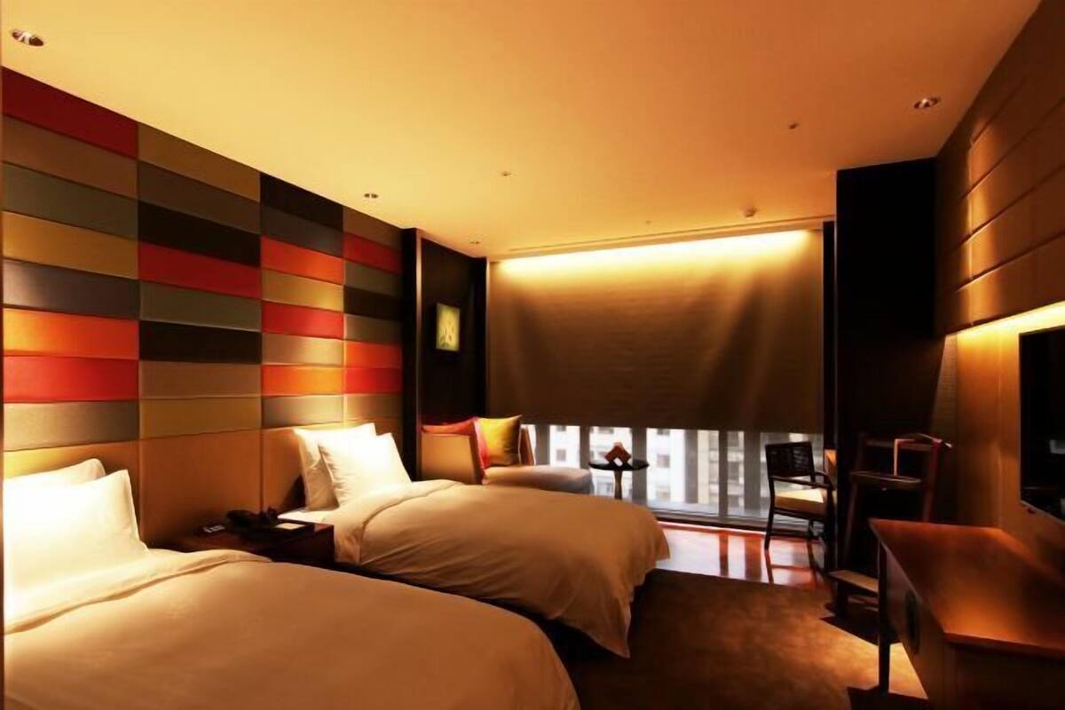 Premium bedding, down duvets, free minibar, in-room safe