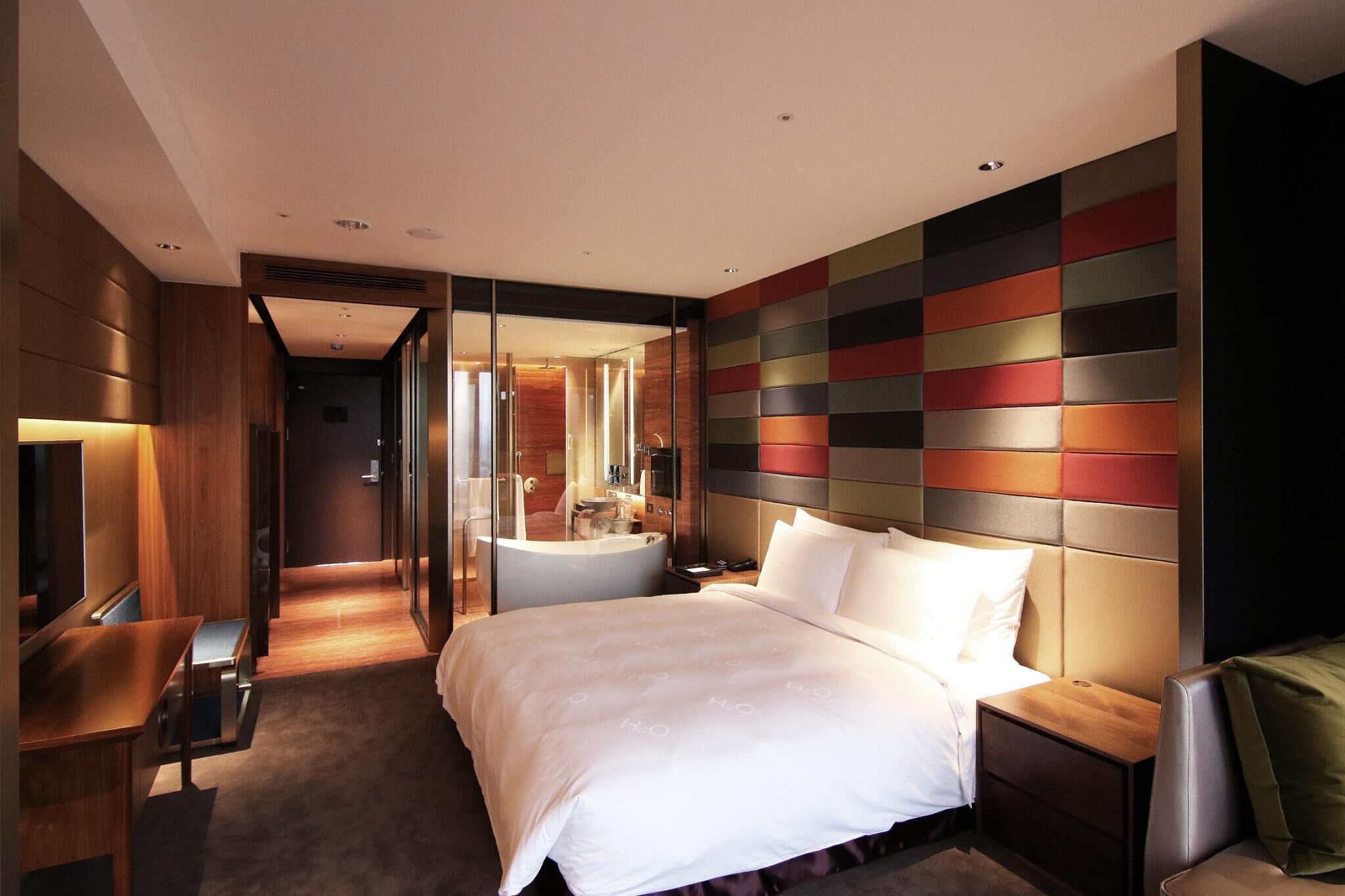 Premium bedding, down duvets, free minibar, in-room safe