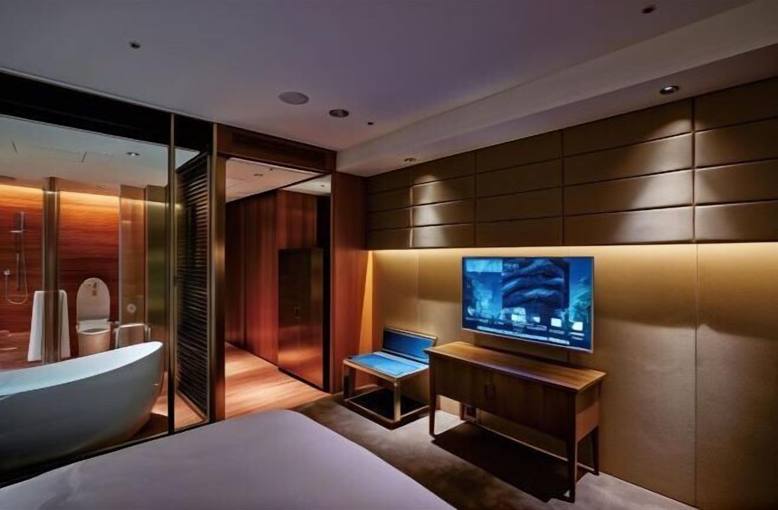 高档床上用品、羽绒被、迷你吧（备有免费  物品）、客房内保险箱