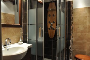 Apartment, 2 Schlafzimmer | Badezimmer | Dusche, Haartrockner, Handtücher