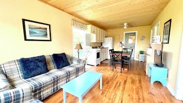 Cottage, 3 Bedrooms | Private kitchen | Fridge, microwave, stovetop, coffee/tea maker