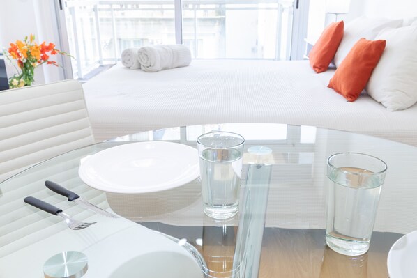 Free WiFi, bed sheets