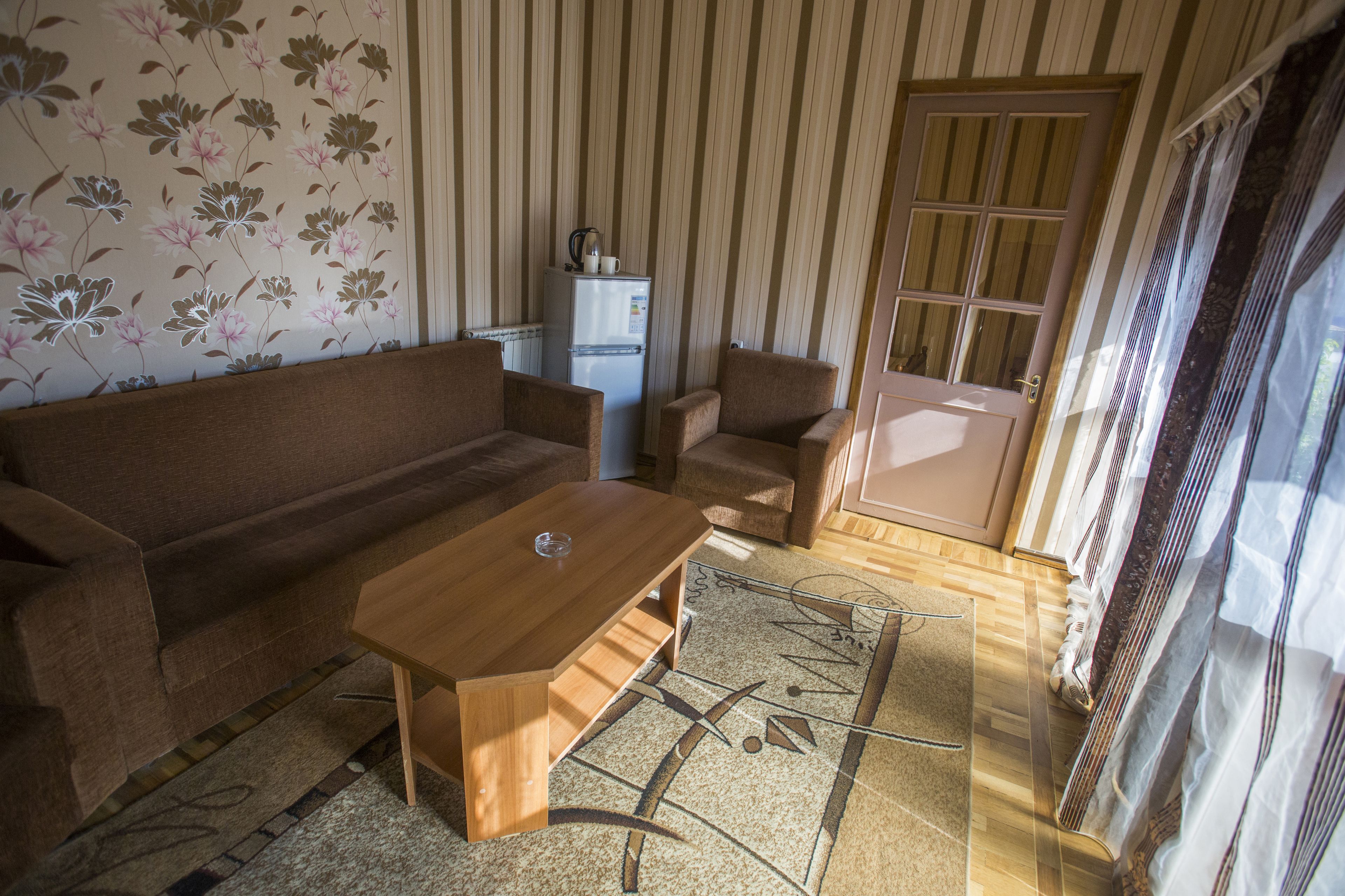 Basic-Doppelzimmer | Wohnbereich | Fernseher