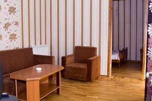 Basic Double Room | Desk, rollaway beds, free WiFi