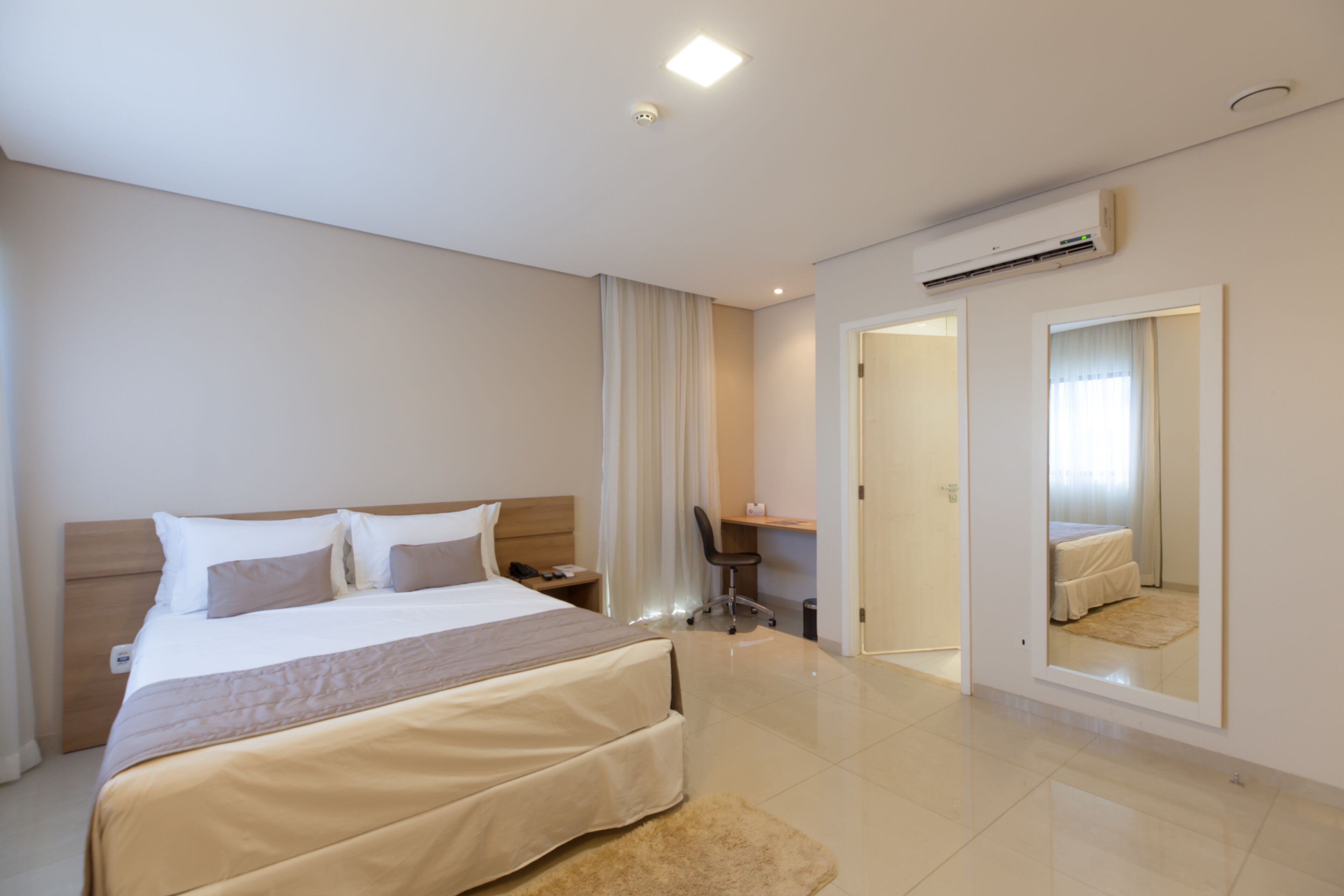 deluxe double room | pillow-top beds, minibar, in-room safe, desk