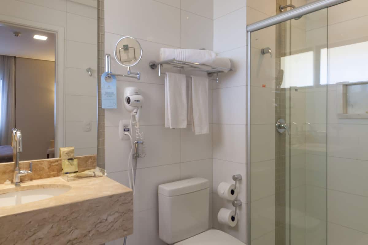 superior room, 1 queen bed, accessible | pillow-top beds, minibar, in-room safe, desk