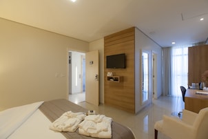 Quarto premium | Camas com colchões pillow-top, frigobar, cofres nos quartos