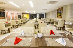 Restaurant - Nobile Suites Gran Lumni - Rio Branco (Rio Branco)