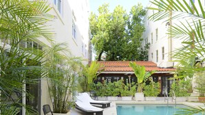 Outdoor pool - First Street Apartments (Miami Beach)