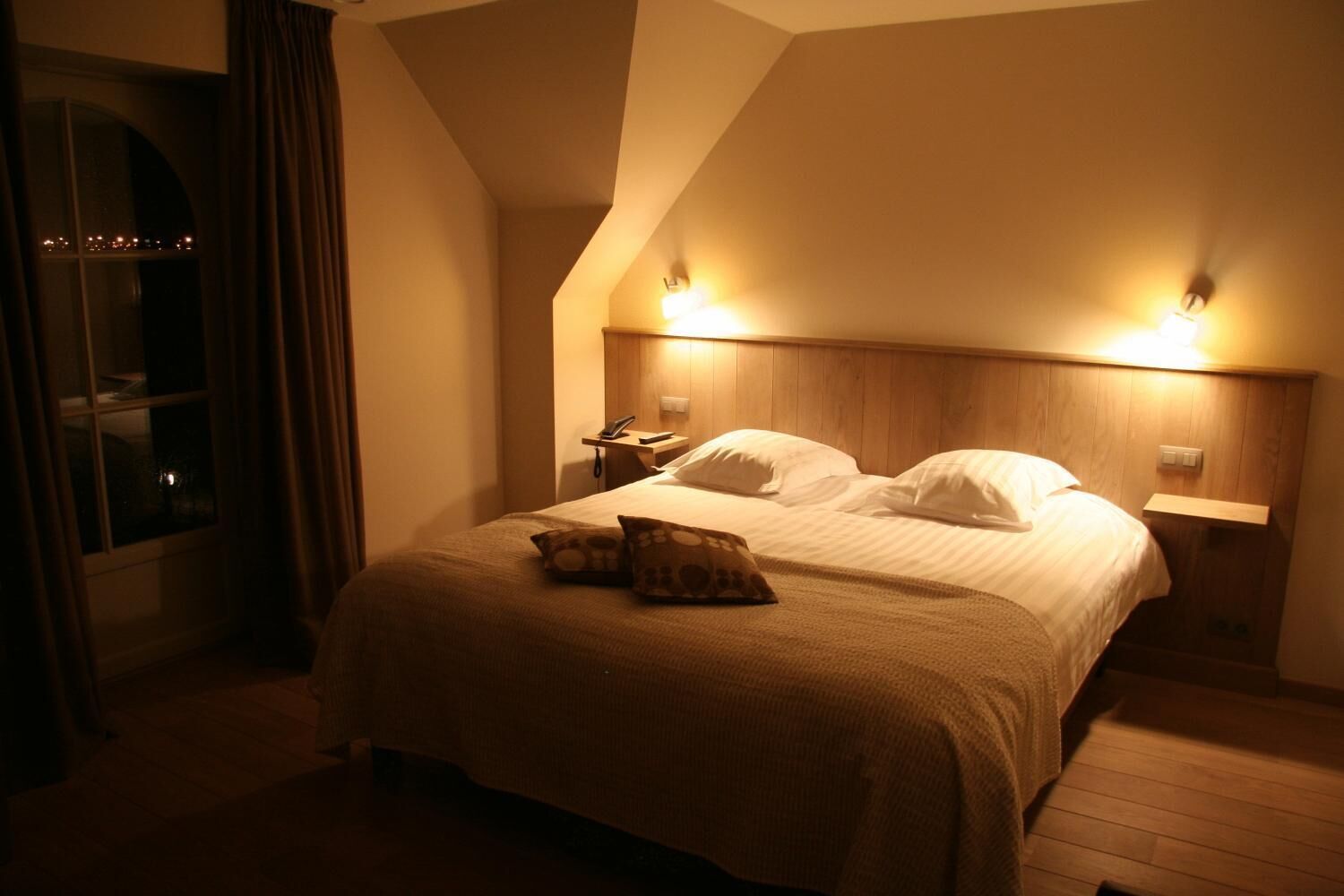 minibar, in-room safe, desk, soundproofing