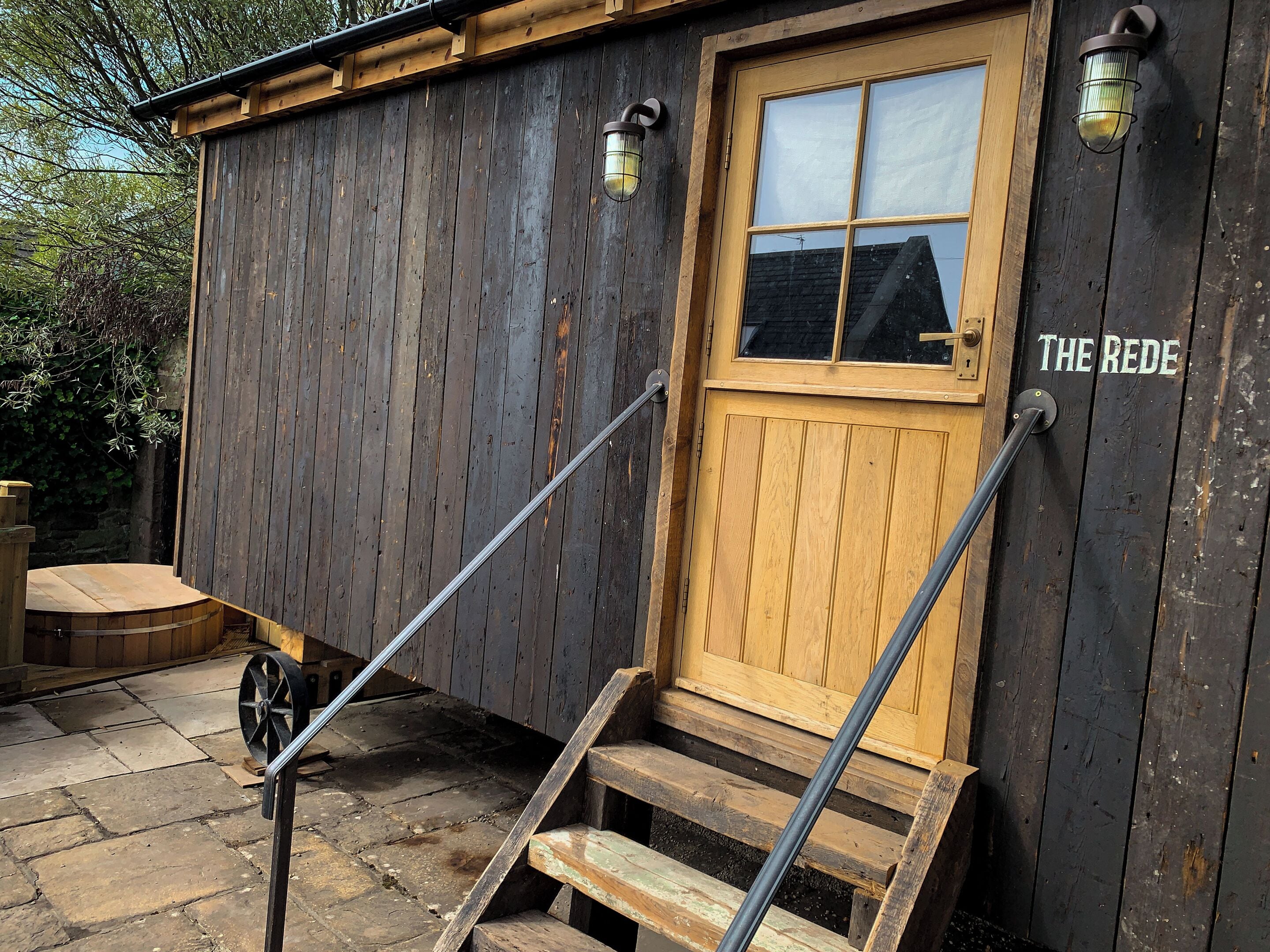 Rede Shepherds Hut | Terrace/patio