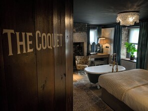 Coquet | Minibar, safe på rommet, individuelt dekorert og blendingsgardiner