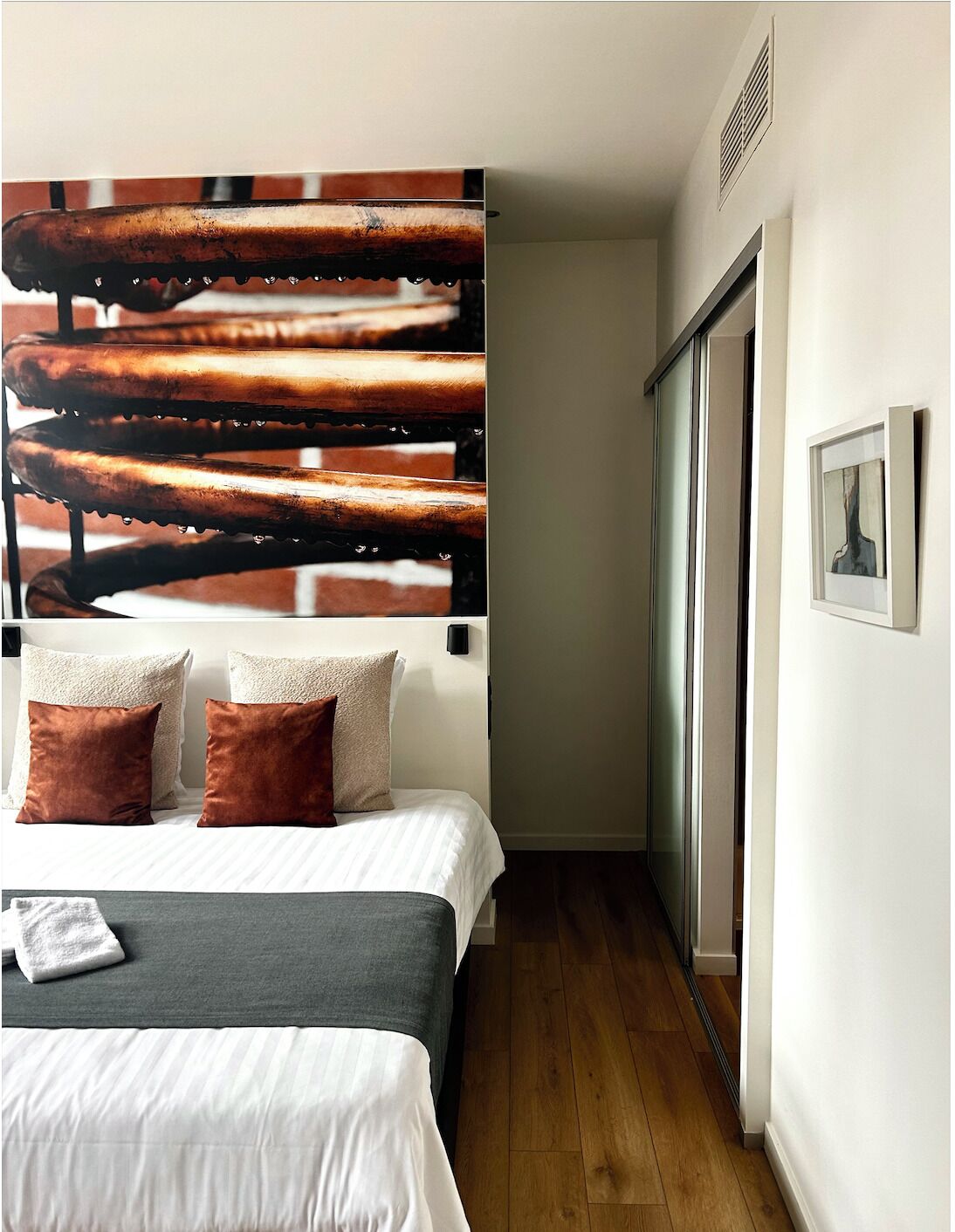 Ropa de cama de alta calidad y minibar 