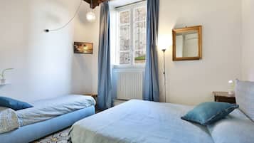 Standard Quadruple Room | Desk, soundproofing, free WiFi, bed sheets