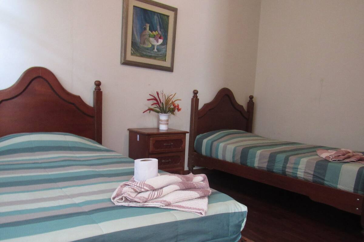 Standard Room, 2 Single Beds, Shared Bathroom