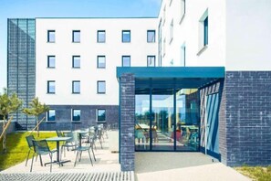 تناول الطعام بالخارج