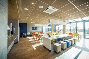 Restaurant - Ibis Budget Troyes Est (St Parres Aux Tertres)