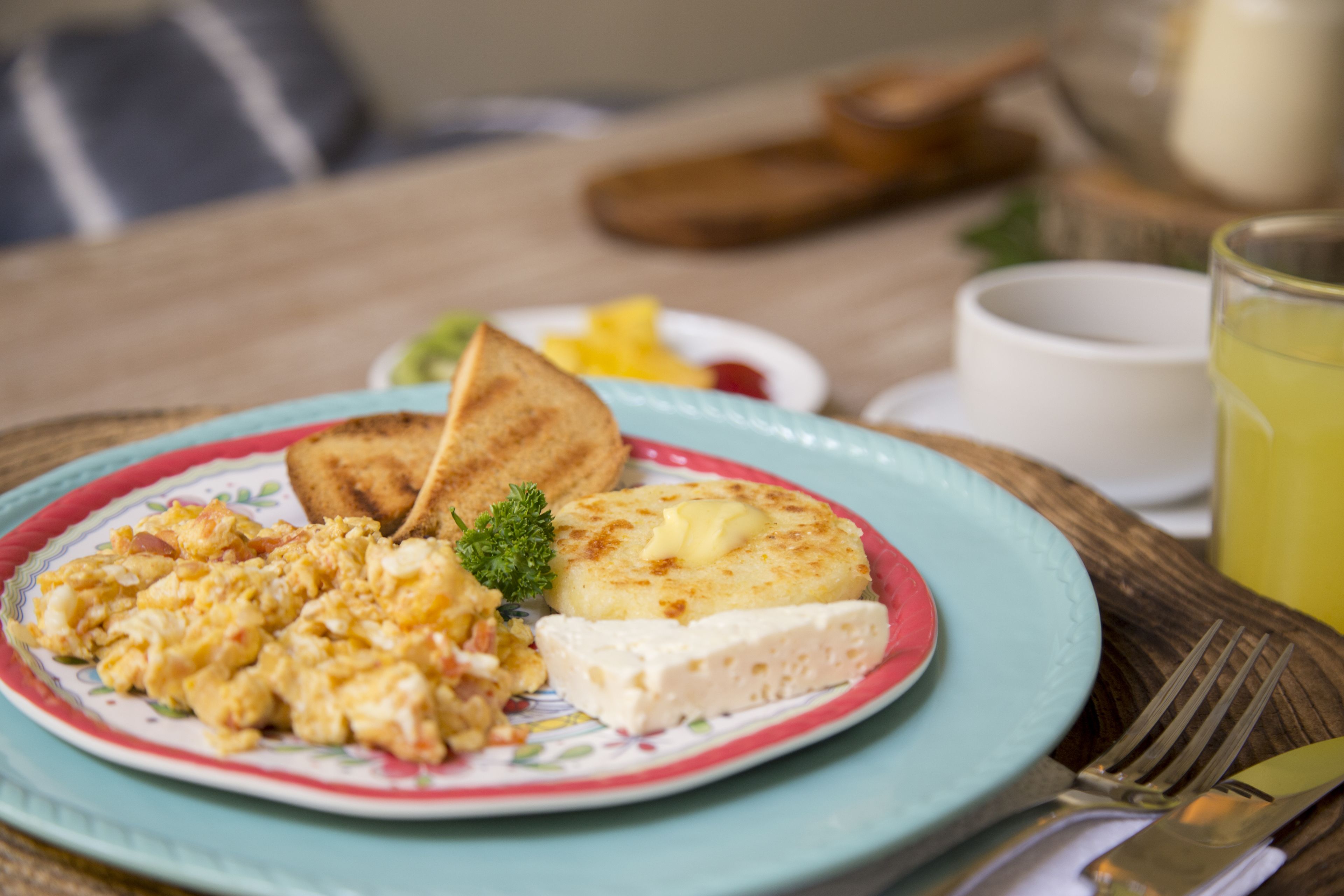 free daily cooked-to-order breakfast