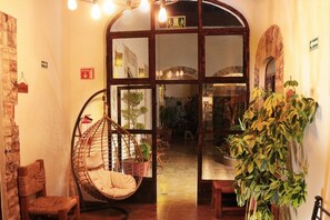 32-inch Smart TV with satellite channels, TV - Hotel Boutique Casona Cantera Queretaro (Querétaro)