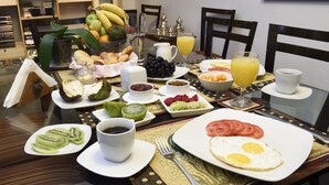 Free daily full breakfast  - B & B Loft en Olivar de San Isidro (Lima)
