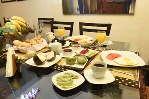 Desayuno completo incluido todos los días 