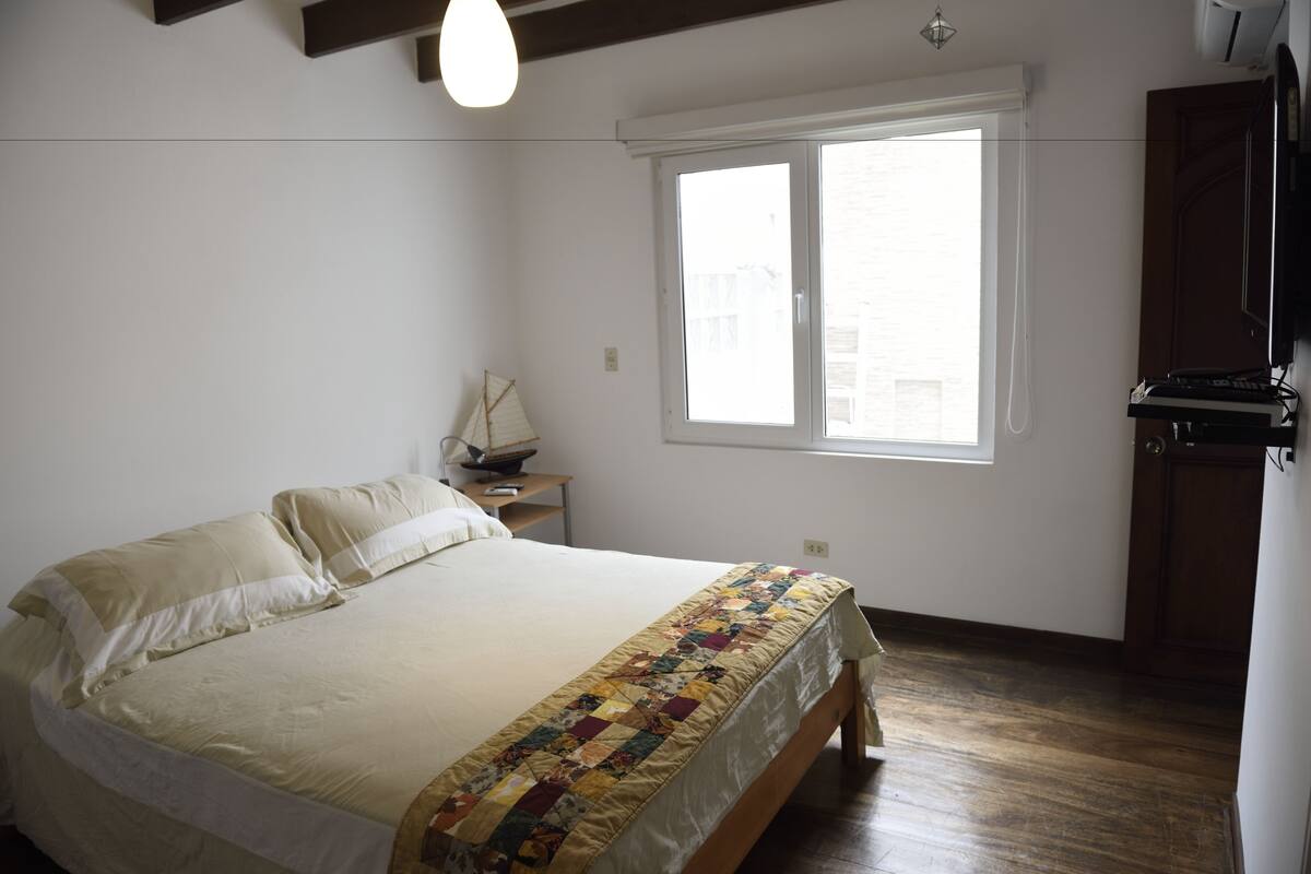Desk, blackout drapes, soundproofing, WiFi (free)
