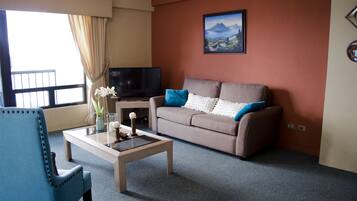 Deluxe Villa, 2 Bedrooms, Lake View, Tower | Living room | 40-inch flat-screen TV with cable channels, TV