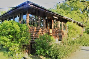 Front of property - The Log Cab Inn Resort (San Ignacio)