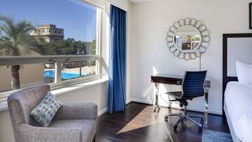 Premium bedding, in-room safe, desk, iron/ironing board