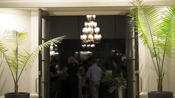 2 restaurants, serveren lunch, diner, van boer tot bord-gerechten