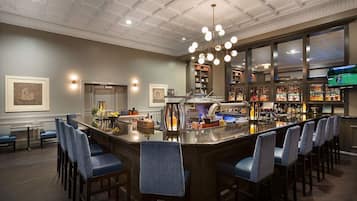 Serves lunch, dinner, and happy hour