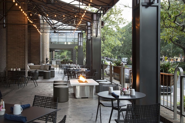 Tarjolla lounas, illallinen ja happy hour