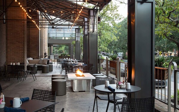 Terrace/patio - The Desoto Savannah (Savannah)