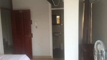 Habitación doble | Escritorio, tabla de planchar con plancha y wifi gratis